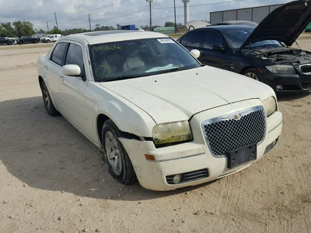 2C3KA53G56H527472 - 2006 CHRYSLER 300 TOURIN WHITE photo 1