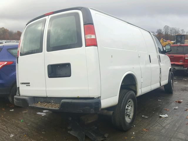 1GCWGFFA5C1137278 - 2012 CHEVROLET EXPRESS G2 WHITE photo 4