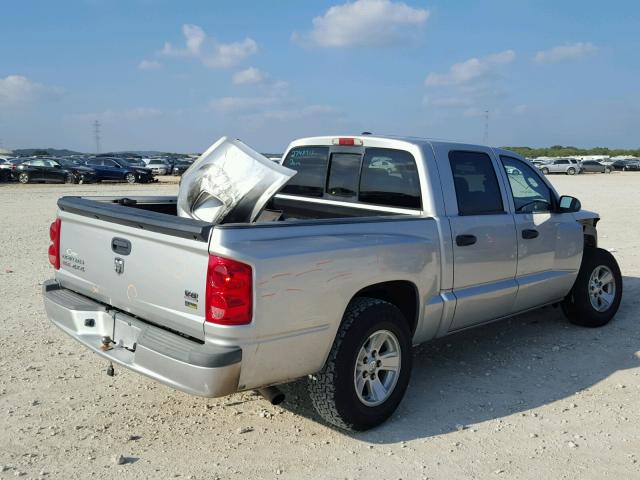 1D7HW48N68S507967 - 2008 DODGE DAKOTA QUA SILVER photo 4