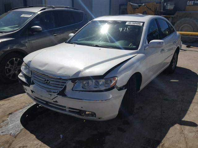 KMHFC46F08A263871 - 2008 HYUNDAI AZERA SE WHITE photo 2