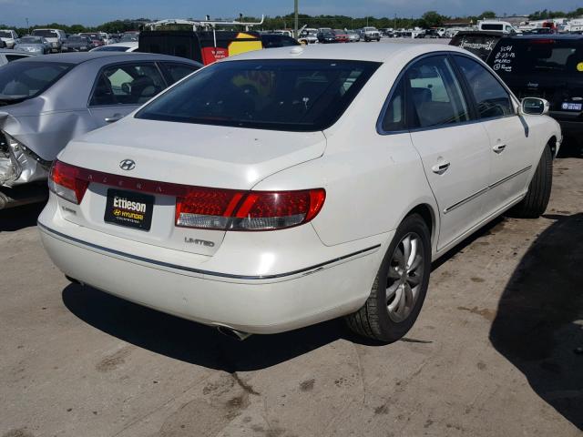 KMHFC46F08A263871 - 2008 HYUNDAI AZERA SE WHITE photo 4