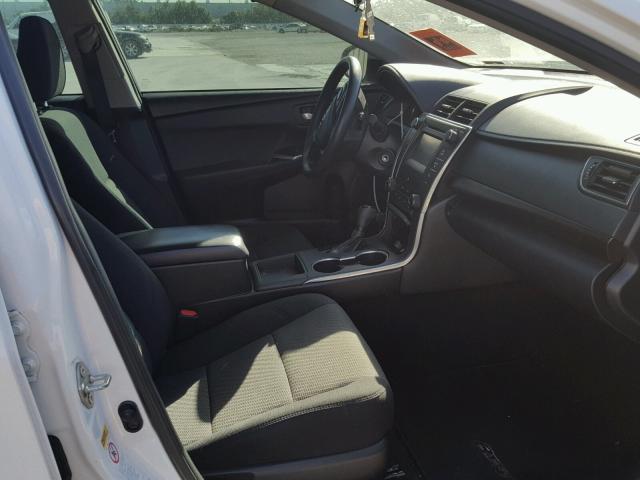 4T1BF1FK9GU128483 - 2016 TOYOTA CAMRY LE თეთრი ფოტო 5