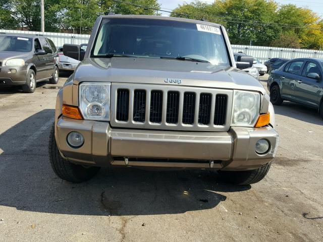 1J8HG48K16C325882 - 2006 JEEP COMMANDER GRAY photo 9