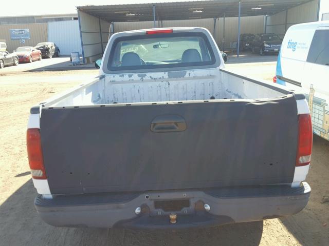 1FTRF2762WKC14917 - 1998 FORD F250 WHITE photo 6