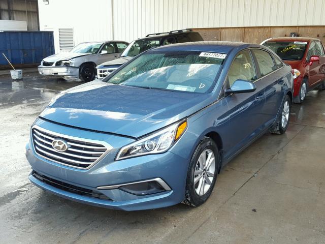 5NPE24AF2GH425551 - 2016 HYUNDAI SONATA SE BLUE photo 2