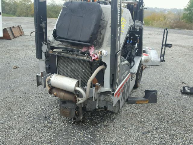 166465 - 2005 NISSAN FORKLIFT SILVER photo 10