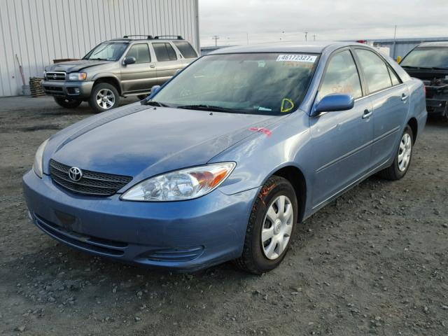 JTDBE32K840266818 - 2004 TOYOTA CAMRY LE ლურჯი ფოტო 2