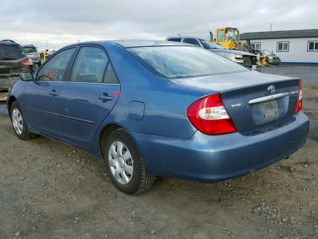 JTDBE32K840266818 - 2004 TOYOTA CAMRY LE BLUE photo 3