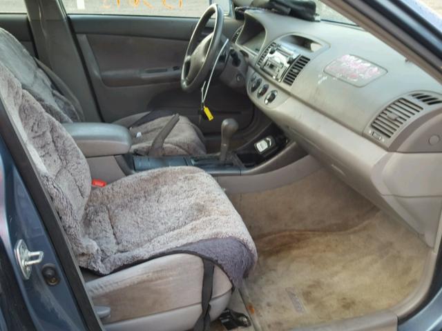 JTDBE32K840266818 - 2004 TOYOTA CAMRY LE ლურჯი ფოტო 5