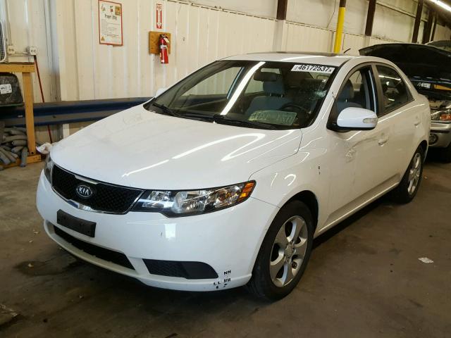 KNAFU4A27A5106033 - 2010 KIA FORTE WHITE photo 2