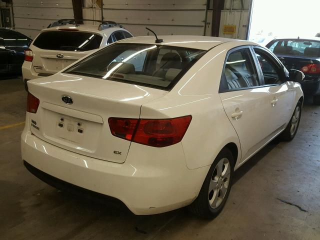 KNAFU4A27A5106033 - 2010 KIA FORTE WHITE photo 4