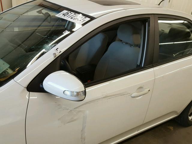 KNAFU4A27A5106033 - 2010 KIA FORTE WHITE photo 9