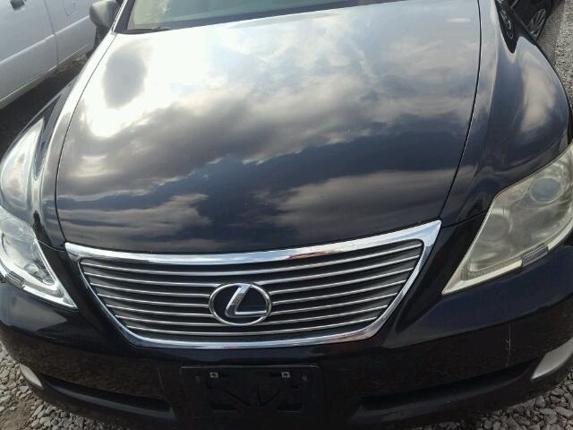 JTHGL46F585027944 - 2008 LEXUS LS BLACK photo 7