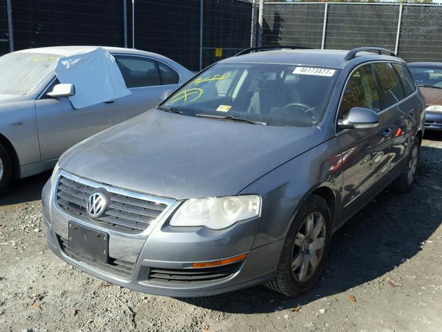 WVWXK73C38E104679 - 2008 VOLKSWAGEN PASSAT GRAY photo 2