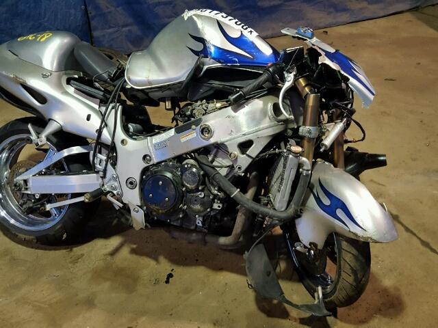 JS1GW71A822101687 - 2002 SUZUKI GSX1300 R SILVER photo 9