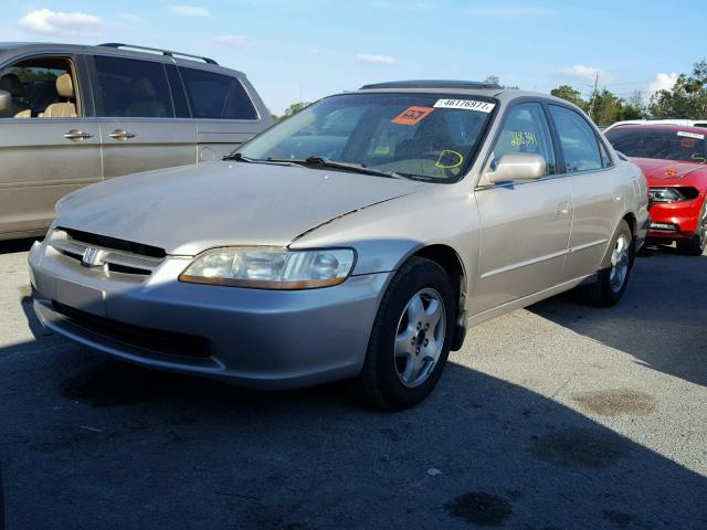 1HGCG165XWA071079 - 1998 HONDA ACCORD EX SILVER photo 2