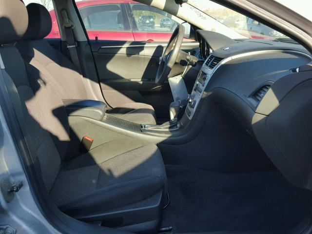 1G1ZC5E17BF328750 - 2011 CHEVROLET MALIBU ვერცხლისფერი ფოტო 5