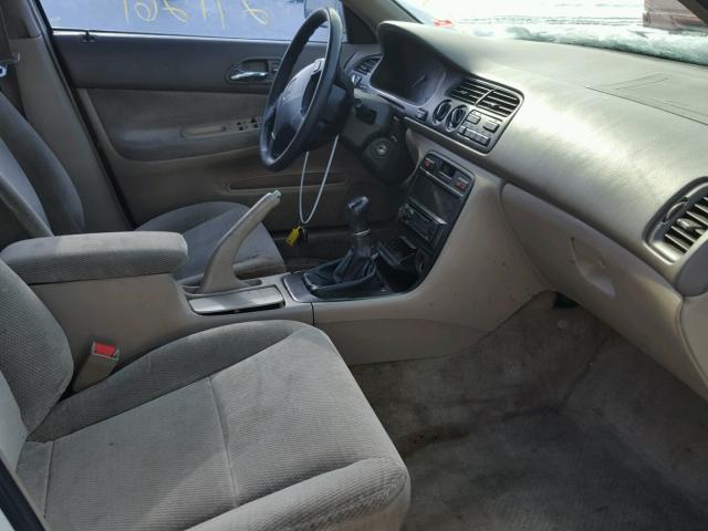 1HGCD5532VA181137 - 1997 HONDA ACCORD LX WHITE photo 5