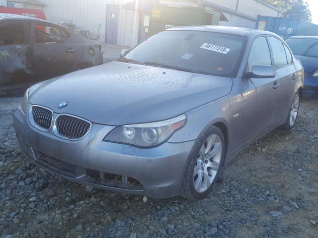 WBANB33515CN65840 - 2005 BMW 545 I GRAY photo 2