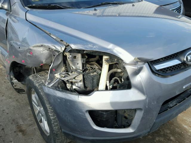 KNDJF723197556955 - 2009 KIA SPORTAGE GRAY photo 9