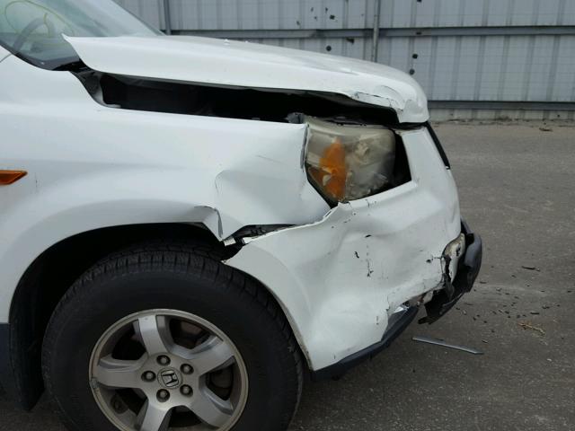 5FNYF28526B001643 - 2006 HONDA PILOT EX WHITE photo 9