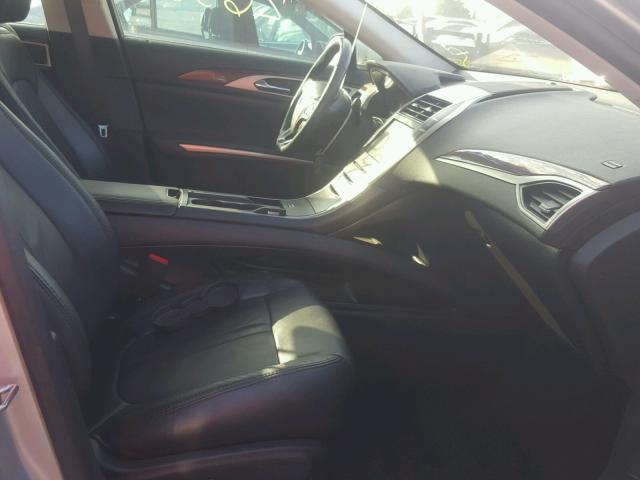 3LN6L2LU3ER805585 - 2014 LINCOLN MKZ Արծաթագույն լուսանկար 5