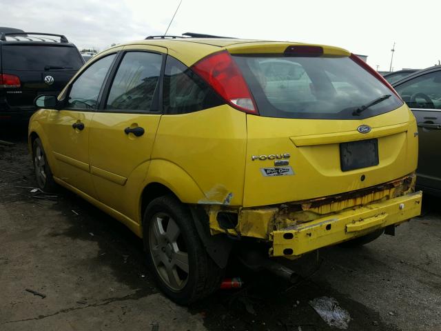 3FAFP37N95R137413 - 2005 FORD FOCUS ZX5 YELLOW photo 3