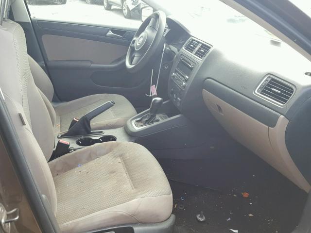 3VW2K7AJ9CM388010 - 2012 VOLKSWAGEN JETTA BASE BROWN photo 5