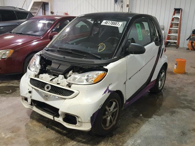 WMEEJ3BA6FK800472 - 2015 SMART FORTWO PUR WHITE photo 2