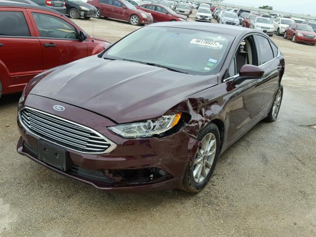 3FA6P0HD9HR302630 - 2017 FORD FUSION SE BURGUNDY photo 2