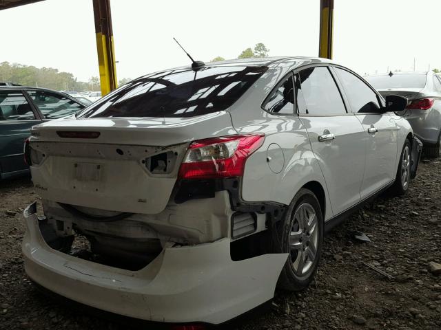 1FAHP3F28CL192351 - 2012 FORD FOCUS SE WHITE photo 4