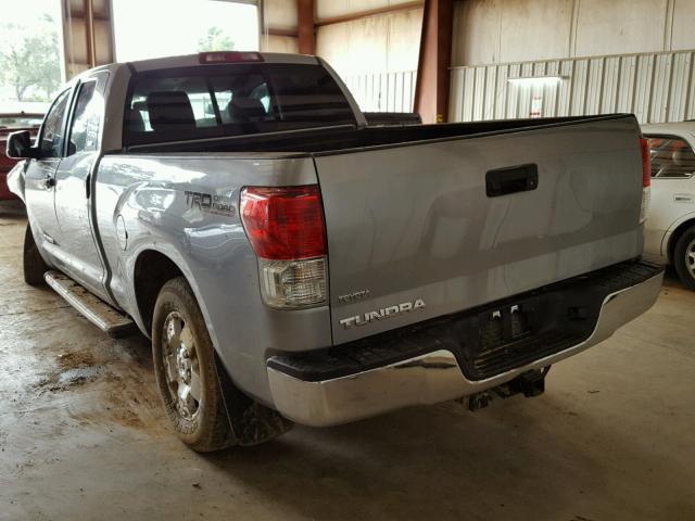 5TFRY5F1XBX105474 - 2011 TOYOTA TUNDRA DOU SILVER photo 3