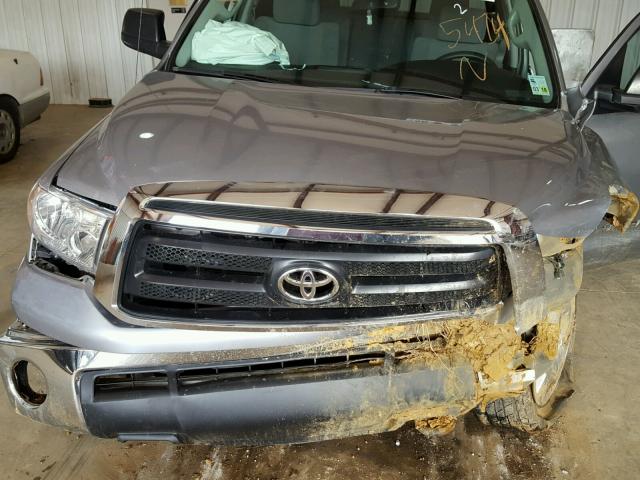 5TFRY5F1XBX105474 - 2011 TOYOTA TUNDRA DOU SILVER photo 7