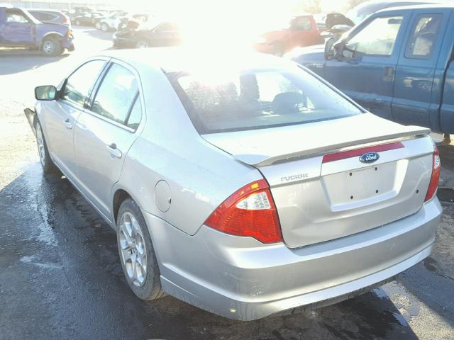 3FAHP0HAXAR245052 - 2010 FORD FUSION SE SILVER photo 3