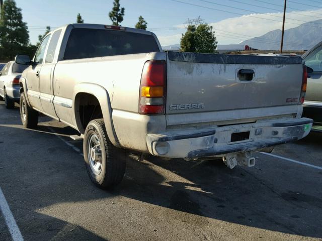 1GTHC29U92E302078 - 2002 GMC SIERRA GOLD photo 3