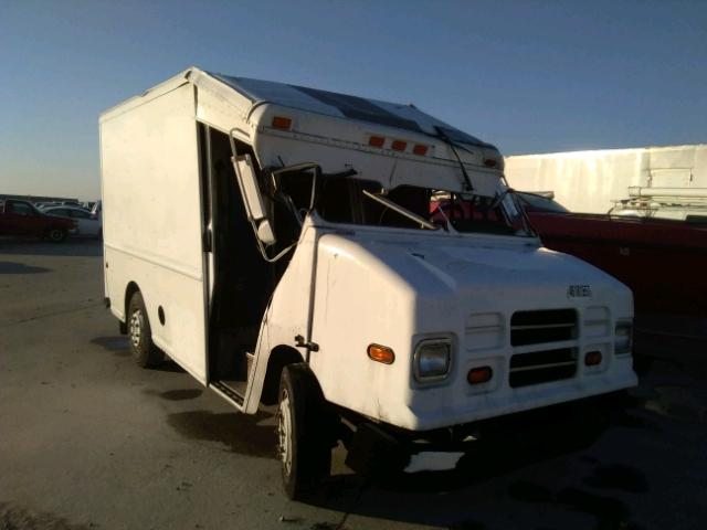 4UZAANCP75CV68965 - 2005 FREIGHTLINER CHASSIS M WHITE photo 1