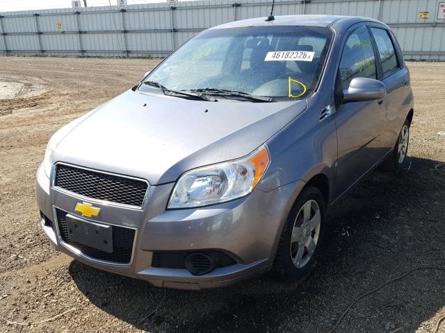 KL1TD66E39B653213 - 2009 CHEVROLET AVEO LS GRAY photo 2