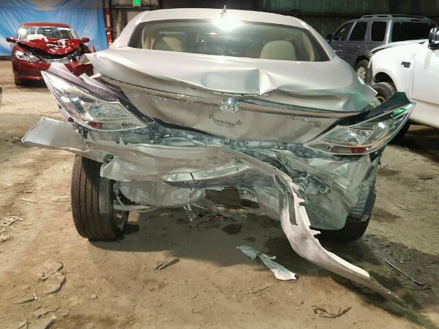 W04GP5EC5B1122645 - 2011 BUICK REGAL CXL SILVER photo 9