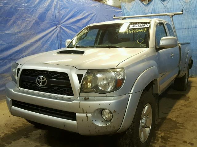 5TFUU4EN4BX010316 - 2011 TOYOTA TACOMA ACC SILVER photo 2