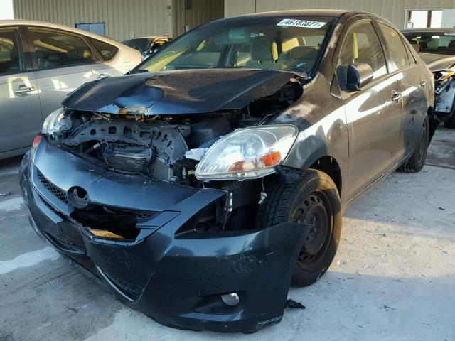 JTDBT923281280795 - 2008 TOYOTA YARIS GRAY photo 2