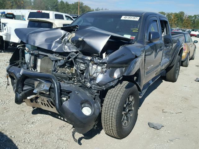 3TMMU4FN8AM018017 - 2010 TOYOTA TACOMA DOU GRAY photo 2