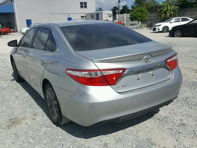 4T1BF1FKXHU635071 - 2017 TOYOTA CAMRY LE GRAY photo 3