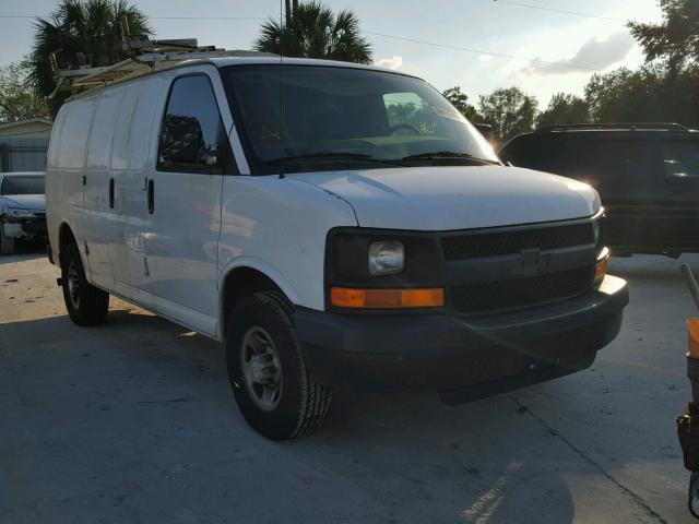 1GCGG25V371180749 - 2007 CHEVROLET EXPRESS G2 WHITE photo 1