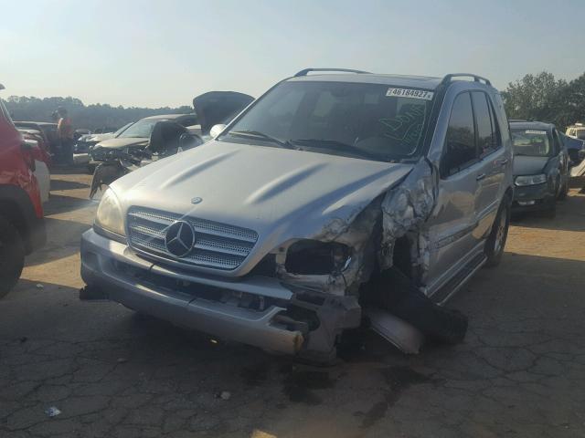 4JGAB57E05A523772 - 2005 MERCEDES-BENZ ML GRAY photo 2