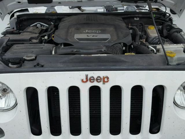 1C4BJWEG7FL553105 - 2015 JEEP WRANGLER U WHITE photo 7