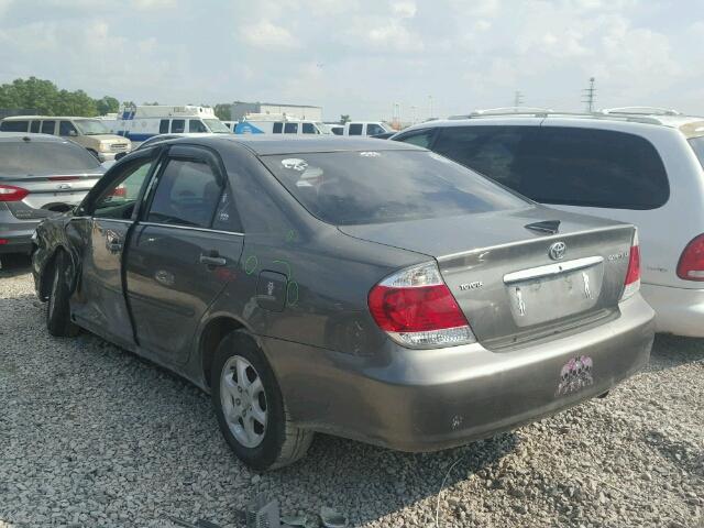 4T1BE32K15U576346 - 2005 TOYOTA CAMRY LE GRAY photo 3