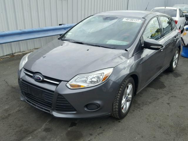 1FADP3K25EL111989 - 2014 FORD FOCUS SE GRAY photo 2