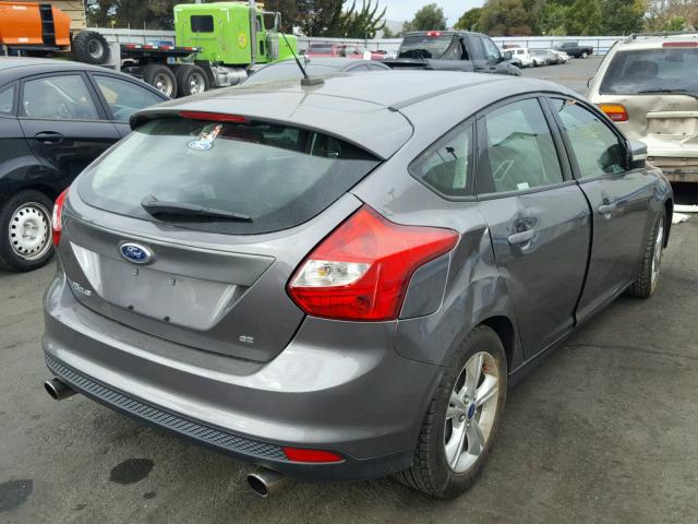 1FADP3K25EL111989 - 2014 FORD FOCUS SE GRAY photo 4