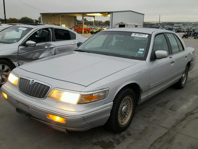 2MELM75W8VX734108 - 1997 MERCURY GRAND MARQ SILVER photo 2