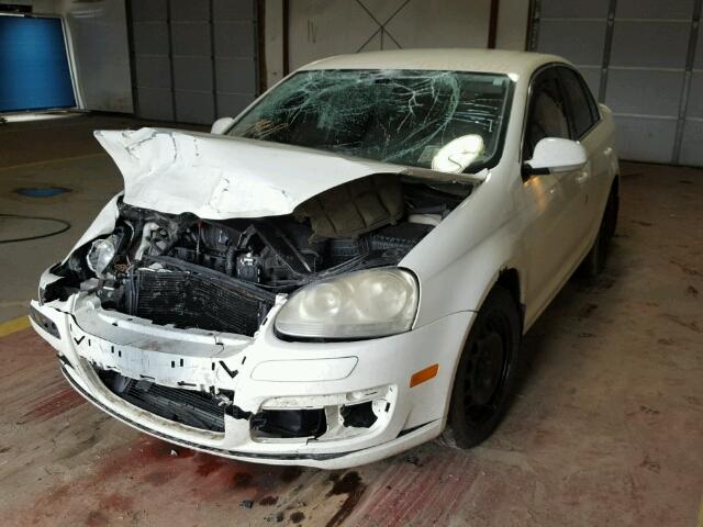 3VWRG71K65M638184 - 2005 VOLKSWAGEN NEW JETTA WHITE photo 2